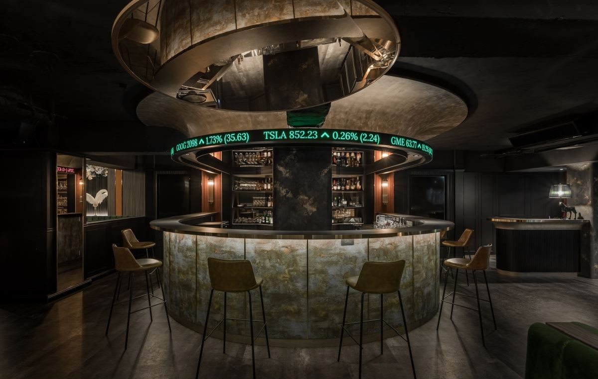 餐飲空間設計：交織英式古典與現代奢華的160平金融餐酒館，走入異國情調的愜意氛圍